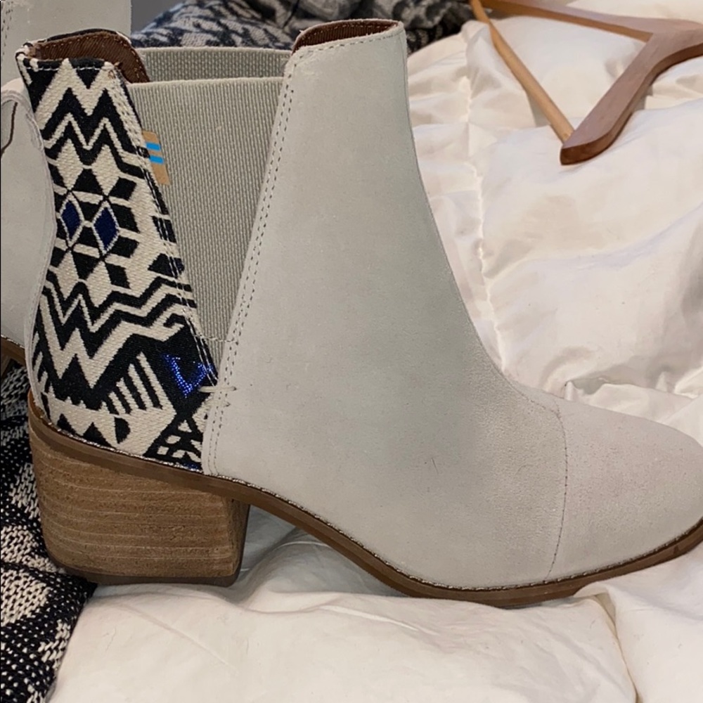 Toms Esme boot cream tribal print booties size 8.5